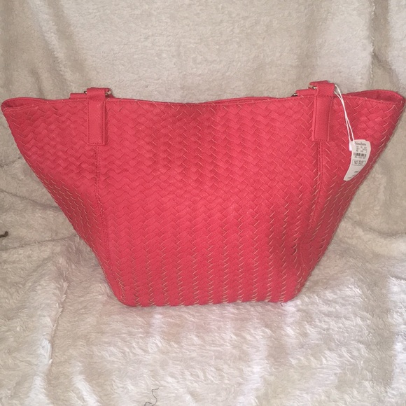 Neiman Marcus Handbags - Neiman Marcus weekender tote